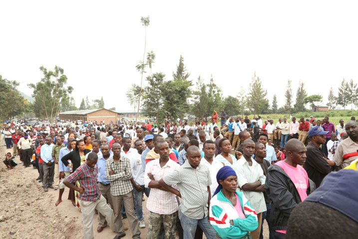 Ahateganyijwekwicara hari huzuye hiyambazwa n'imihanda kubera ubwinshi bw'abaturage.