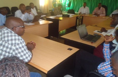 Abakozi basanzwe bakorera mu Ruhango bari baje kwakira indahiro za bagenzi babo