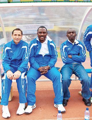 Ali Bizimungu (wicaye hagati) yanatoje muri Rayon Sport nyuma arasezererwa ahita ajya muri AS Muhanga.