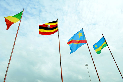 Amabendera y'ibihugu byitabiriye inama ibera Oyo.