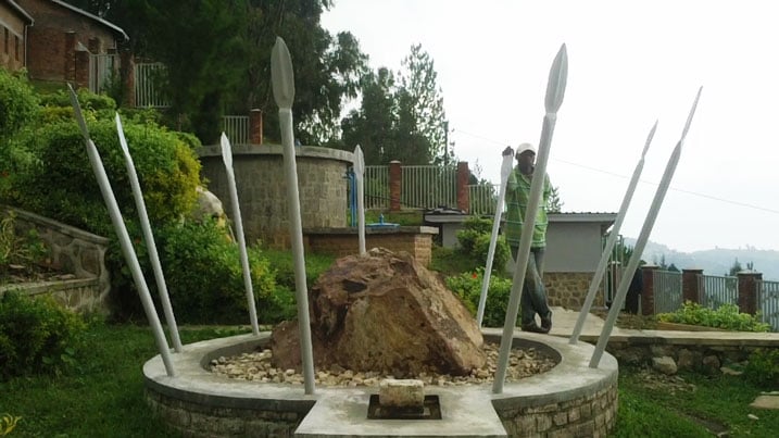 Amacumu icyenda asobanura komini icyenda zari zigize perefegitura ya Kibuye.