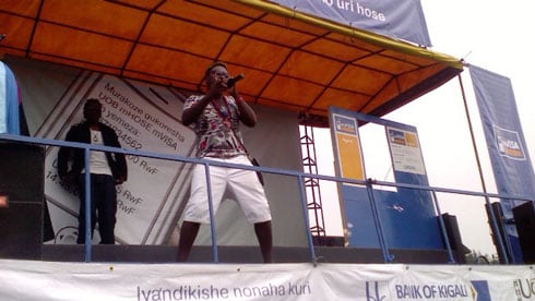 Aha Am-G The Black yaririmbaga indirimbo ye Care ikunzwe cyane na benshi mu rubyiruko