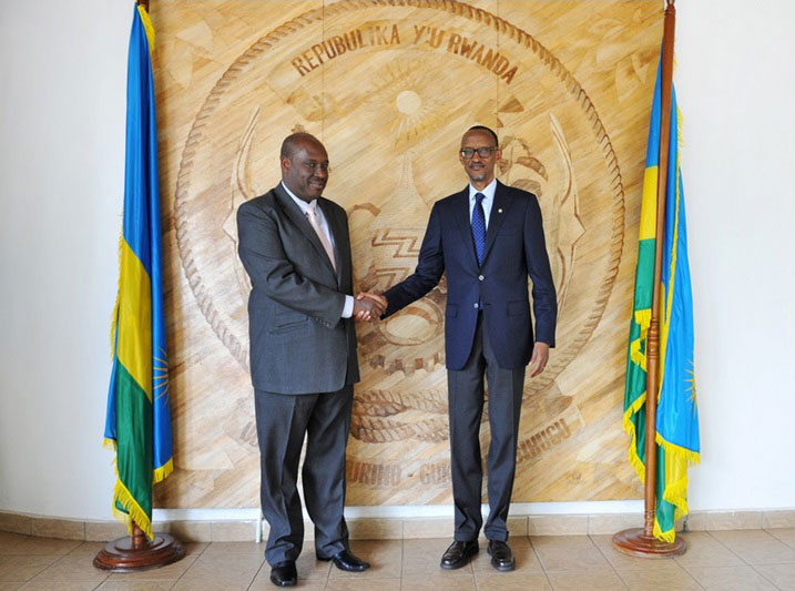 Perezida Kagame asezera kuri Ambasaderi Sinkazi wari umaze hafi imyaka itanu ahagarariye u Burundi mu Rwanda.