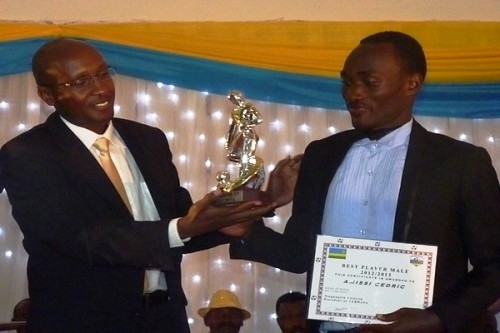 Amissi Cedric wa Rayon Sport, niwe wahawe igihembo cy