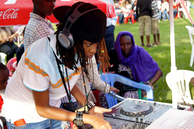 Anita Pendo kandi ni umu Dj.
