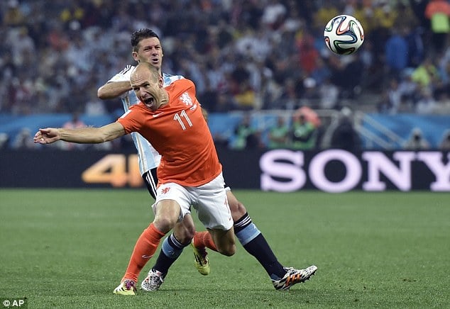 Arjen Robben wari witezweho gufasha Ubuholandi, muri uwo mukino byamwangiye.