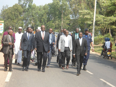Bakoze urugendo rutuje bajya ku rwibutso rwa Jenoside ahavugiwe amasengesho.