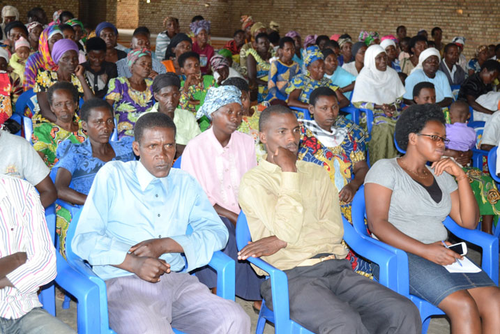 Bamwe mu bagabo n'abagore bitabiriye amahugurwa ya Action Aid.