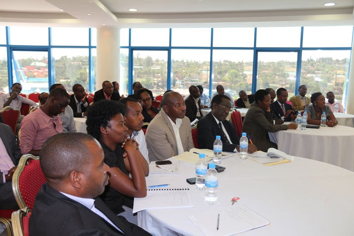 Bamwe mu bakozi ba MINERENA bitabiriye umuhango wo guhererekanya ububasha hagati ya Minisitiri ucyuye igihe n