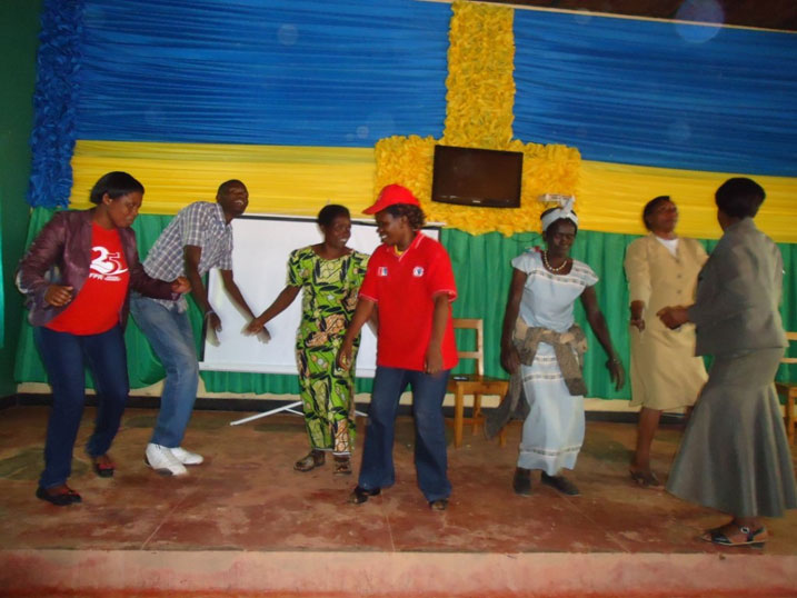 Bamwe mu banyamuryango ba FPR bishimira imyaka 20 bamaze u Rwanda rwibohoye.