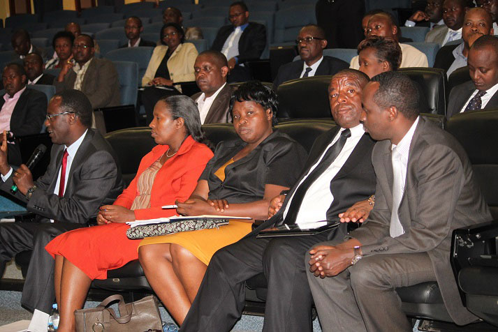 Bamwe mu bayobozi bari bitabiriye inama yayobowe na Minisitiri Musoni James.