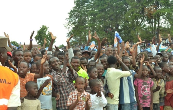 Bamwe mu fana batangajwe no kubona Senderi yamabara ubusa mu gihe avuga ko yabisabwe.