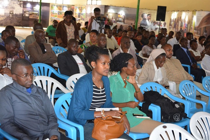Bamwe mu bitabiriye umuhango wo gusoza iri murikabikorwa ryimukanwa ku kubaka amahoro arambye.