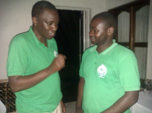 Bamwe mu bayobozi ba COGEAR baganira nyuma yo kuganira n