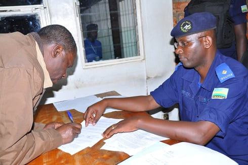 Bandora asinya ku bisubizo yatanze ubwo yabazwaga na polisi y