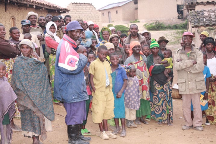 Bavuga ko bakeneshejwe no kutagira amasambu.