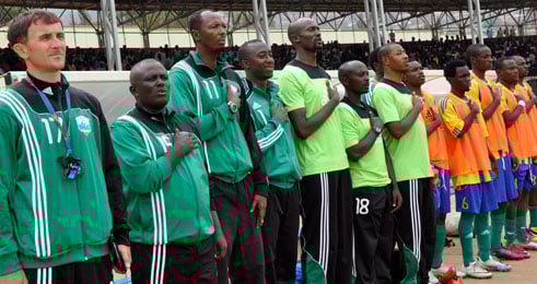 Abatoza n'abasimbura b'Amavubi baririmba indirimbo yubahiriza igihugu
