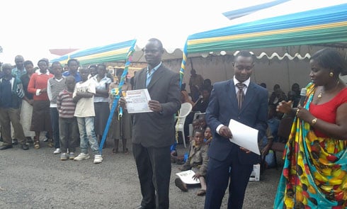 Benshi bagenda bahabwa certificat mu bijyanye n