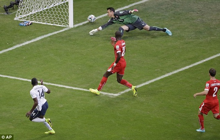 Blaise Matuidi yatsinze igitego cya kabiri cy'u Bufaransa.