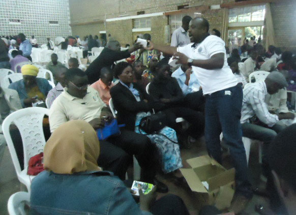 Abakuru b'imidugudu bashyikirijwe terefone.