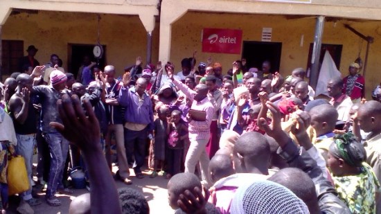 Byageze aho abasengera ababwira ko indwara barwaye ndetse n'ibibazo bafite bigiye kurangira.