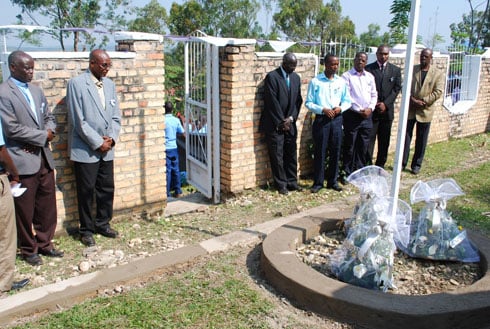 Byari intimba n'agahinda ku mutima ubwo bari ku rwibutso rw'abazize Jenoside.