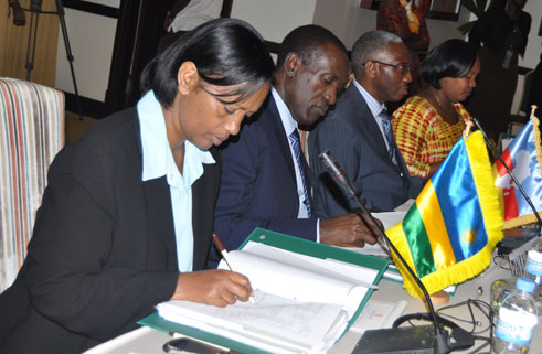 Abayobozi b'inteko zishinga amategeko mu bihugu bigize CEPGL basuzumye aho imishinga yateguwe muri CEPGL igeze, biyemeza guhwitura leta z'ibihugu ngo CEPGL ikorane ubushobozi n'intego.
