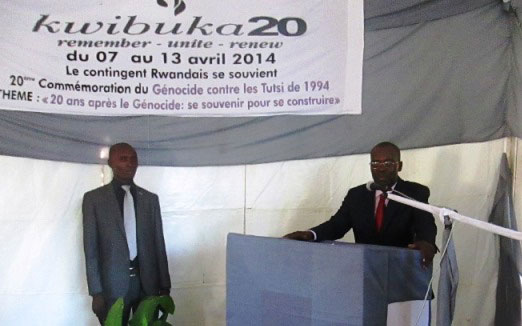 Minisitiri w'Intebe w'igihugu cya Santarafurika, Andre Nzapayeke, ageza ijambo ku bitabiriye muhango wo kwibuka Jenoside.