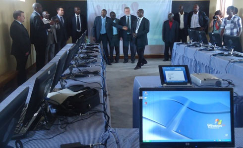 Centre Scolaire Amizero ngo ntiyasigaye inyuma mu ikoranabuhanga.