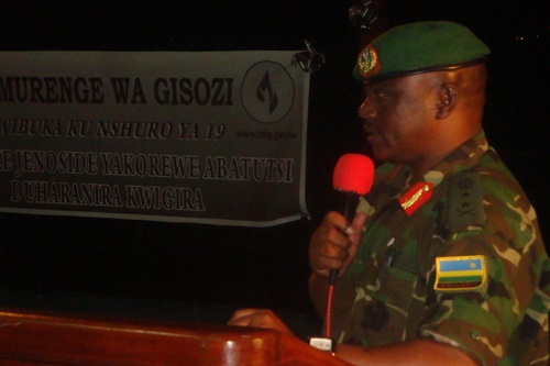General Major Turagara atanga ikiganiro.