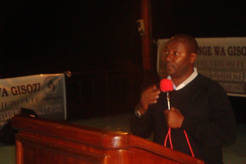 Mayor Willy Ndizeye nawe yafashe ijambo ashimira abaturage bitabiriye anabasaba kwihesha agaciro.