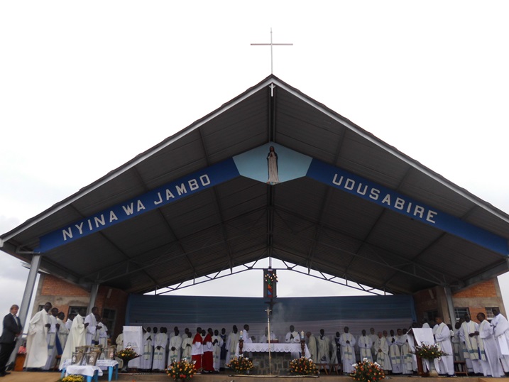 I Kibeho hafatwa nk'ahantu hakomeye mu Rwanda ku bizera Bikiramariya.