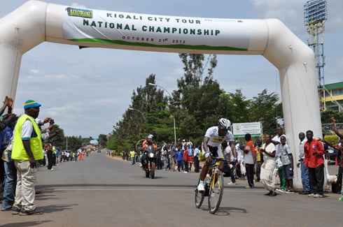 Niyonshuti yasize uwamukurikiye iminota ibiri n