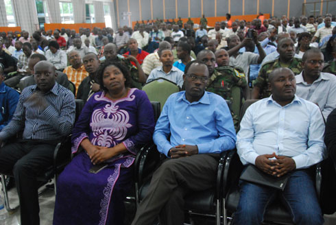 Abayobozi b'uturere n'intara nabo bitabiriye gusoza amahugurwa.