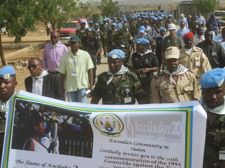 Abanyarwanda baba i Darfur hamwe n'ishuti zabo mu rugendo rwo kwamagana Jenoside.