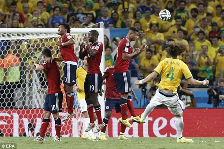 David Luiz ni we washyizemo igitego cy'intsinzi kuri 'coup franc' yateranye ubuhanga.