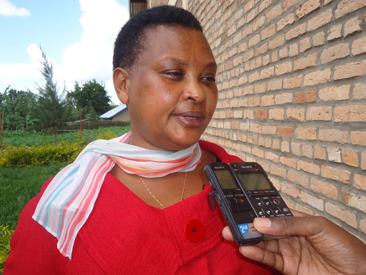 Depite Nyirabega avuga ko rimwe na rimwe guha umunani abana bakuru bigira ingaruka ku buzima bwa