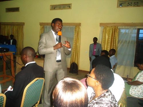 Depite Bamporiki yaganiriye n'urubyiruko rwo muri Kaminuza ya Kibogora, abasaba kwimakaza Ubunyarwanda kuruta kwibona mu yindi ndorerwamo iyo ari yo yose.