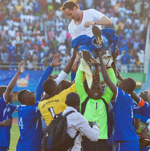 Didier Gomez yagize ibihe byiza mu mwaka umwe amaze muri Rayon Sport, ayihesha igikombe cya shampiyona yaherukaga muri 2004.