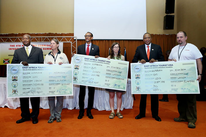 Abakuru b'ibihugu by'u Rwanda, Uganda na Kenya batangiza ku mugaragaro ikoreshwa rya visa imwe kuri bamukerarugendo baza muri ibyo bihugu.
