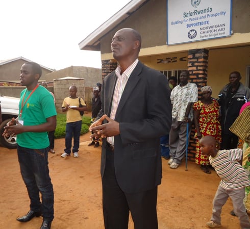 Pasiteri Gashagaza Deo wagize uruhare abatuye umudugudu “igiti cy'Umuvumu” bakabasha kubohoka bakemera gutanga imbabazi.