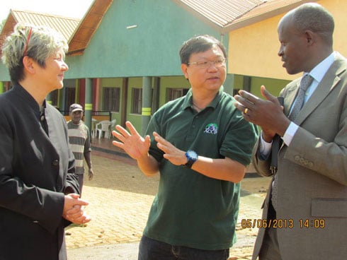 Elim Chew aganora n