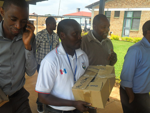 Mu kwizihza isabukuru ya FPR-Inkotanyi, abanyamuryango bayo bakora muri mitiweri ya NUR bafashije abarwayi batishoboye.