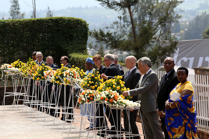 Ibihugu by'amahanga by'inshuti z'u Rwanda byunamiye abazize Jenoside mu mihango yabereye ku rwibutso rwa Kigali ruri ahitwa ku Gisozi.