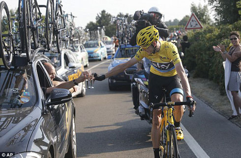 Froome yageze i Paris yasize abandi.