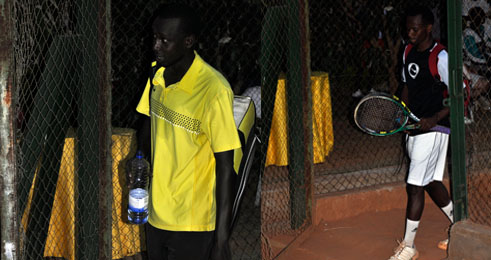 Gasigwa Jean Claude ibumoso na Harelimana Mubarak iburyo