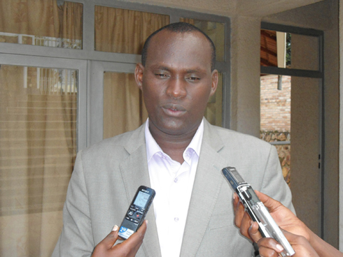 Umuyobozi w'ikigo cya Kaminuza Nkuru y'u Rwanda gishinzwe ikoranabuhanga rishingiye ku bumenyi bw'isi (CGIS), Gaspard Rwanyiziri.