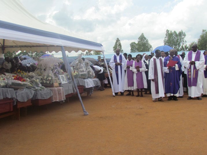 Gushyingura iyi mibiri byatangijwe n