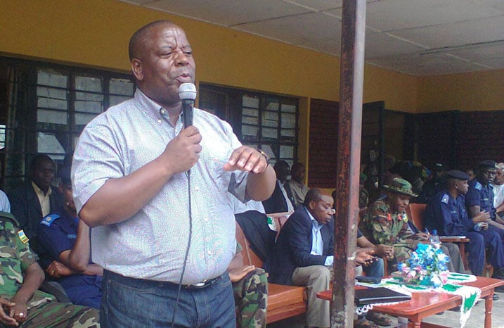 Guverineri Bosenibamwe asaba abanyaburera gushishikariza abo bazi bakiri muri FDLR gutahuka.