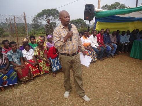 Guverineri Kabahizi Celestin abasa abaturage kujya bizera ubuyobozi bubegereye.